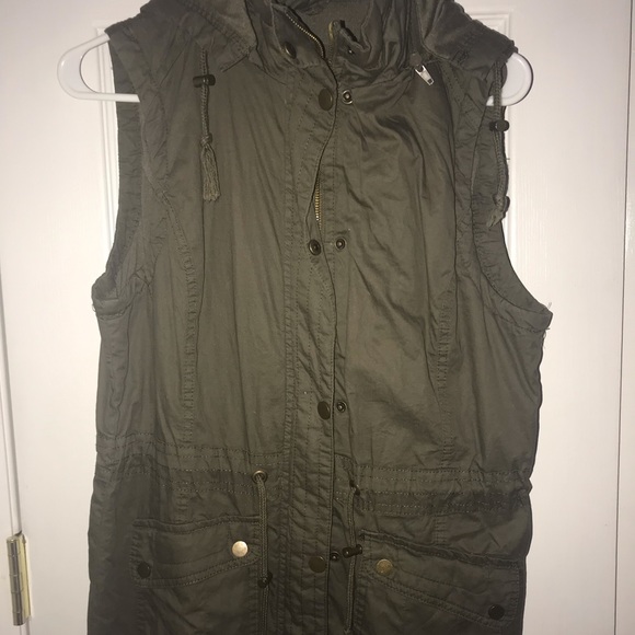Vest - Picture 1 of 4